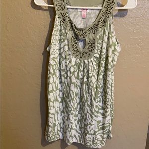 Green top with detailed diamonds.